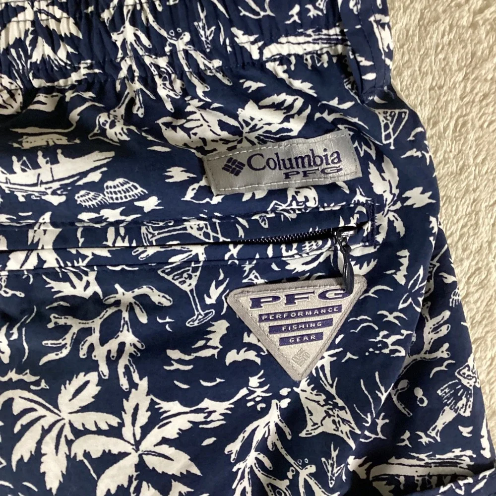 Columbia PFG Mens XL Backcast III‎ Water Shorts Navy Tropical Island Print